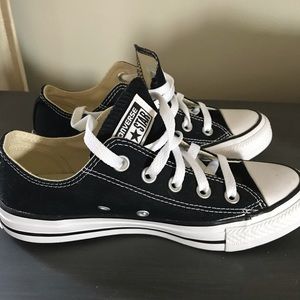 Black Converse-Size 6 unisex